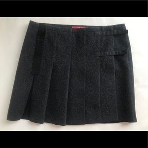 Prada Mini 15’ H skirt. Antracite heavy wool.